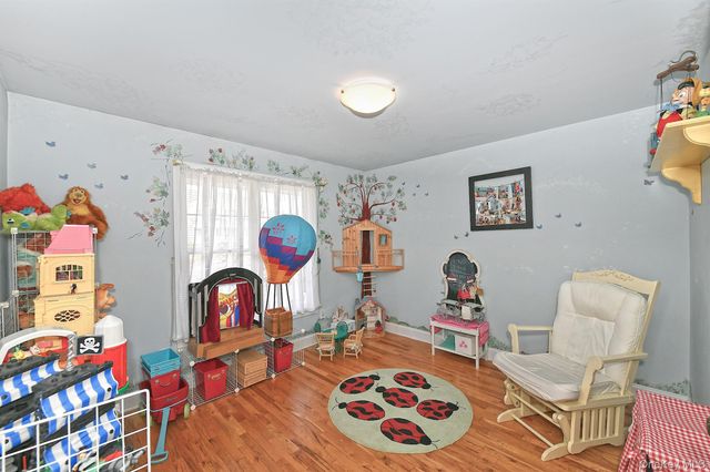 4 Rolling Wood Court, Hauppauge, NY 11788