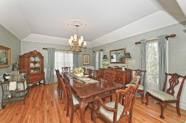 4 Rolling Wood Court, Hauppauge, NY 11788