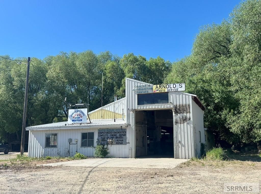 Image 2 of property listing at 2005 Main Street, Salmon, ID 83467