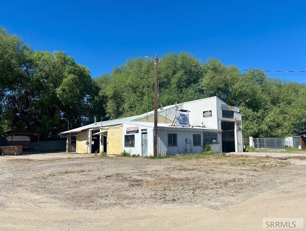 Image 4 of property listing at 2005 Main Street, Salmon, ID 83467