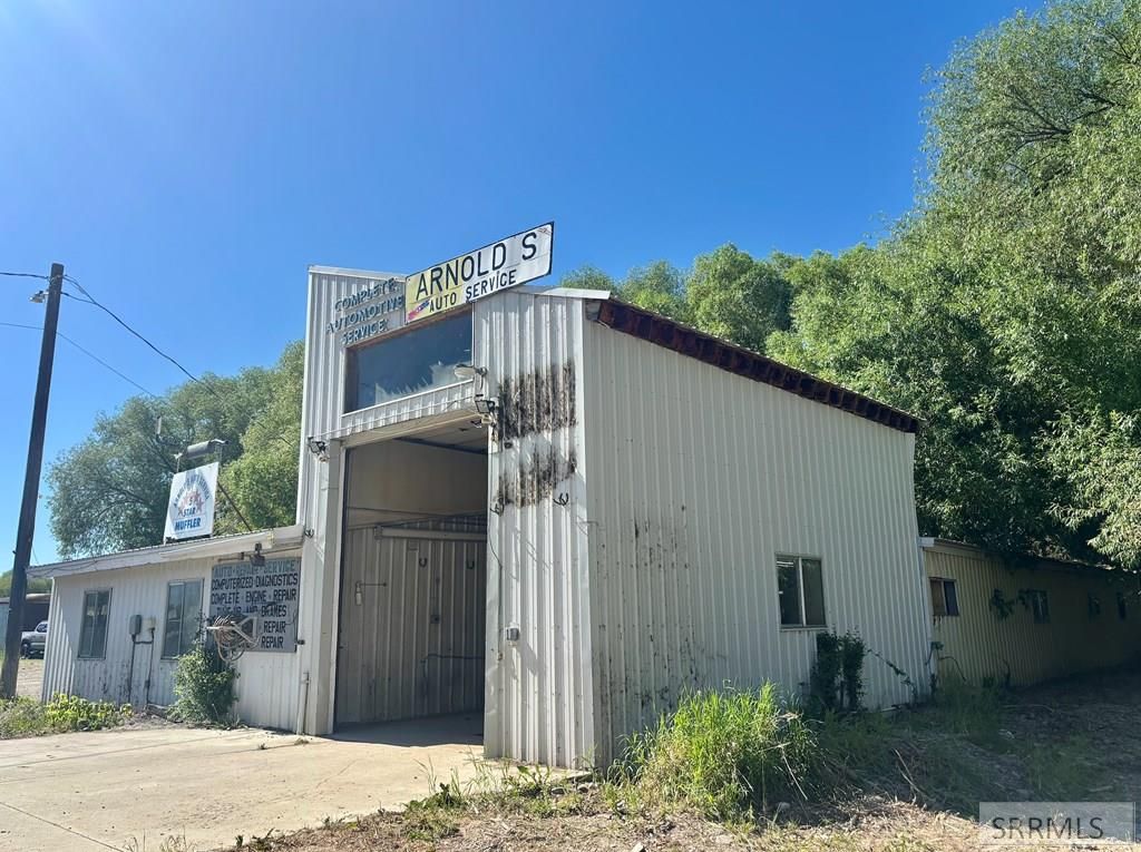 Image 5 of property listing at 2005 Main Street, Salmon, ID 83467