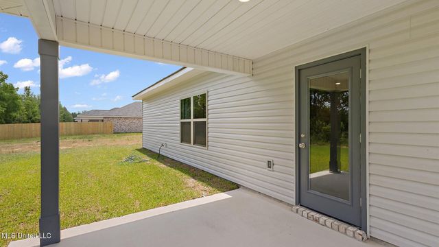 5015 Fox Glen Drive, Jackson, MS 39212