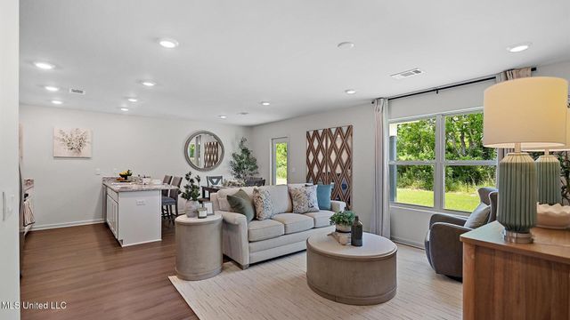 5015 Fox Glen Drive, Jackson, MS 39212