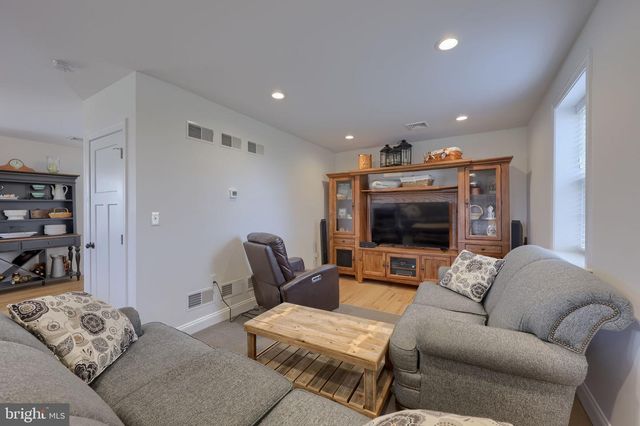 841 STRACKS DAM RD, Myerstown, PA 17067