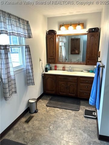 118 Azalea Lane, Charleston, WV 25306