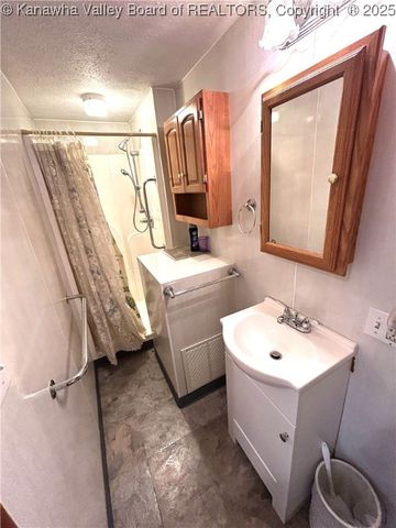 118 Azalea Lane, Charleston, WV 25306