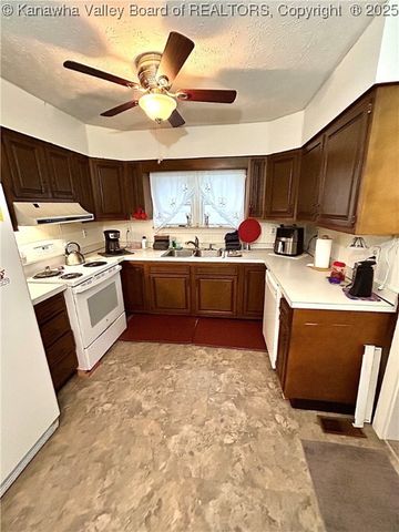 118 Azalea Lane, Charleston, WV 25306