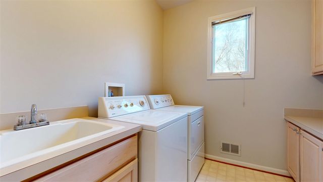 6576 Kennesaw Road, Canton, MI 48187