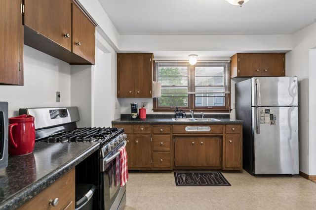 2002 Worcester Avenue, Saint Paul, MN 55116