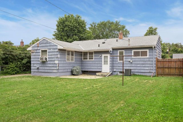 2002 Worcester Avenue, Saint Paul, MN 55116