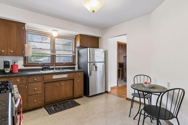2002 Worcester Avenue, Saint Paul, MN 55116