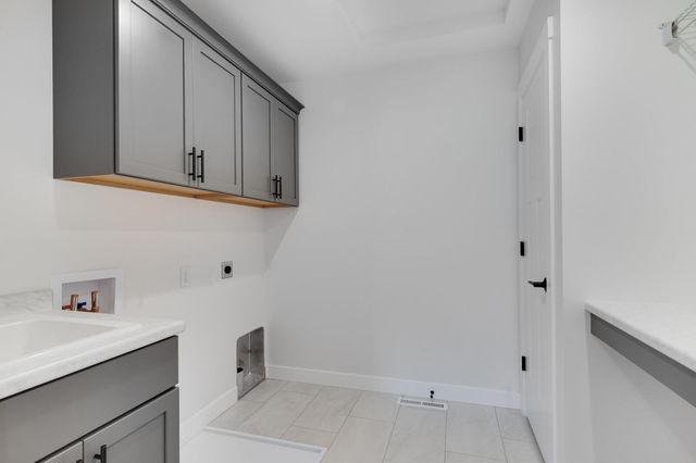 1624 Red Clover Street, Holmen, WI 54636