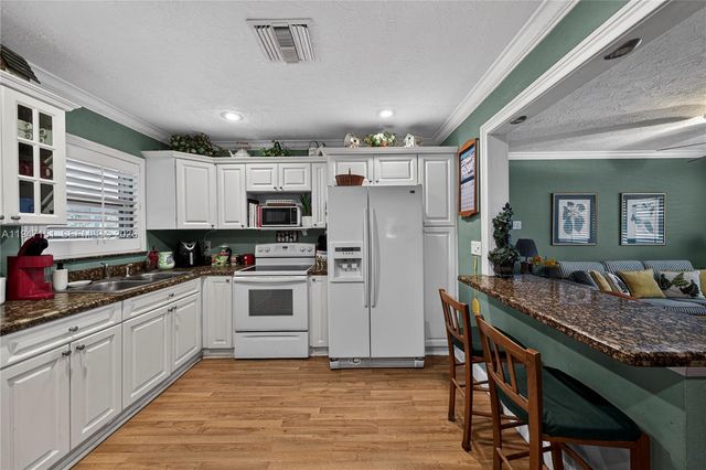 150 SE 5th Ct, Pompano Beach, FL 33060