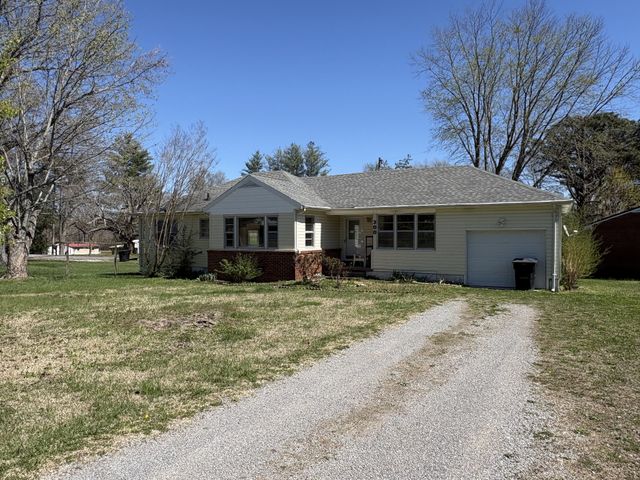 300 Yeager St, Tullahoma, TN 37388