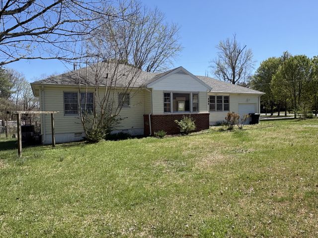 300 Yeager St, Tullahoma, TN 37388