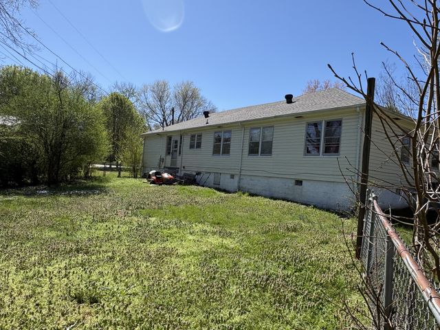 300 Yeager St, Tullahoma, TN 37388