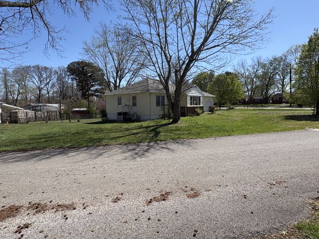 300 Yeager St, Tullahoma, TN 37388