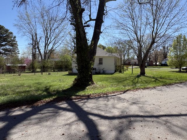 300 Yeager St, Tullahoma, TN 37388