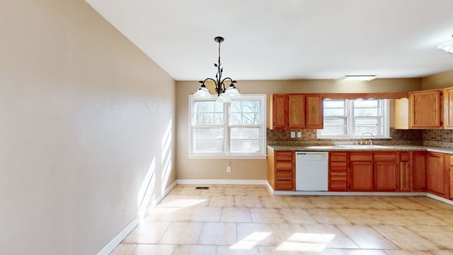 300 Yeager St, Tullahoma, TN 37388