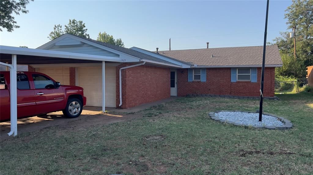 313 Willow Place, Yukon, OK 73099