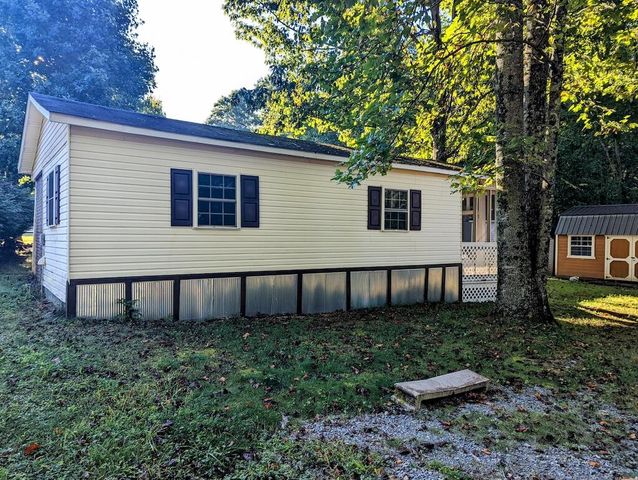 131 Terry LN SE, Copper Hill, VA 24079