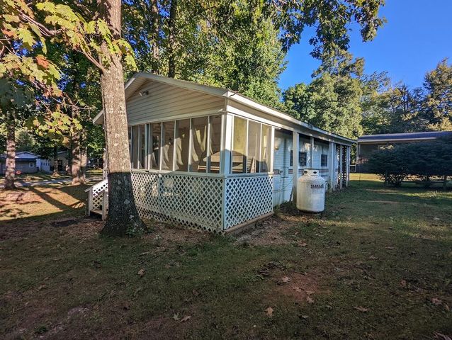 131 Terry LN SE, Copper Hill, VA 24079