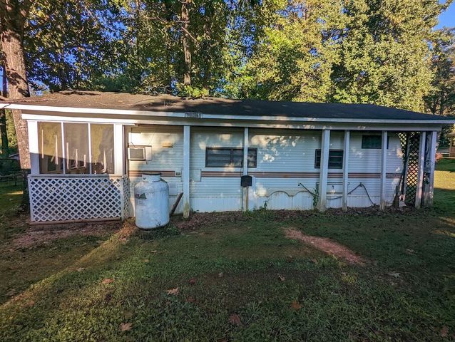 131 Terry LN SE, Copper Hill, VA 24079