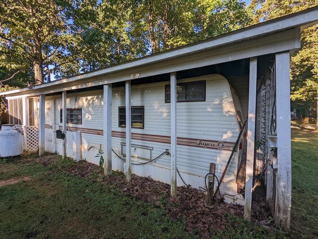 131 Terry LN SE, Copper Hill, VA 24079