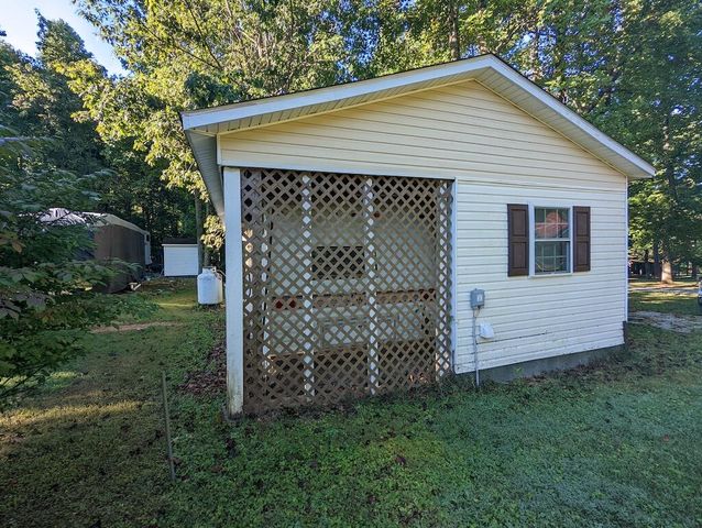 131 Terry LN SE, Copper Hill, VA 24079