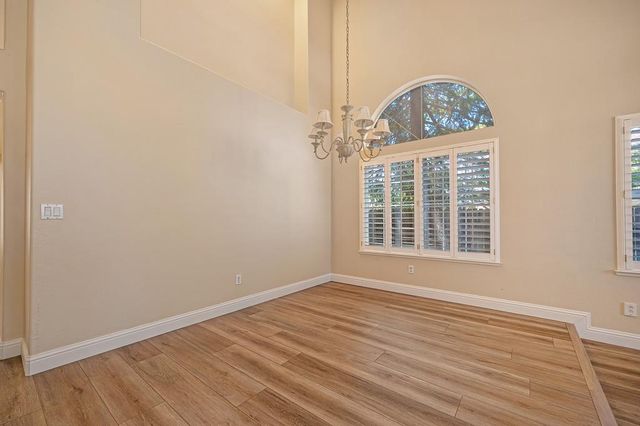 200 Luna Cir, Folsom, CA 95630