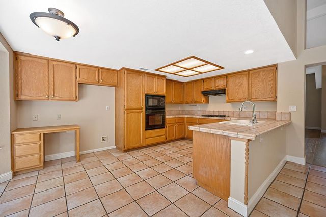 200 Luna Cir, Folsom, CA 95630