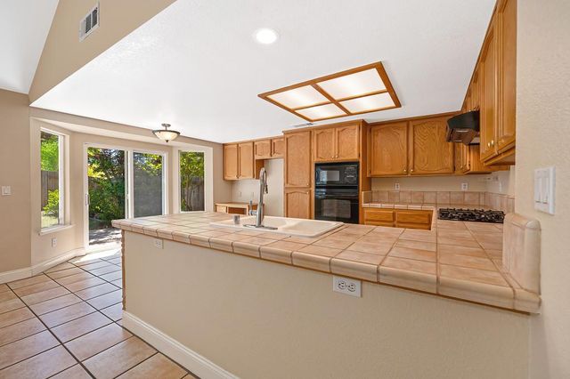 200 Luna Cir, Folsom, CA 95630