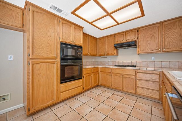 200 Luna Cir, Folsom, CA 95630