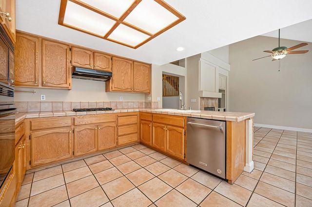 200 Luna Cir, Folsom, CA 95630