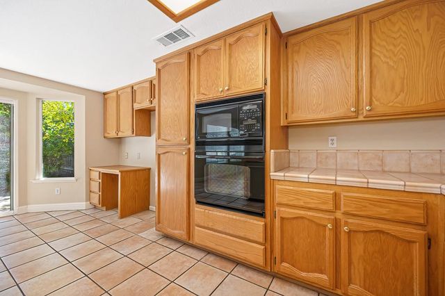 200 Luna Cir, Folsom, CA 95630