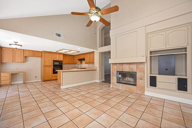 200 Luna Cir, Folsom, CA 95630