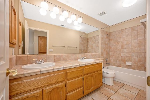 200 Luna Cir, Folsom, CA 95630