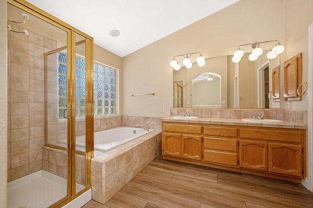 200 Luna Cir, Folsom, CA 95630