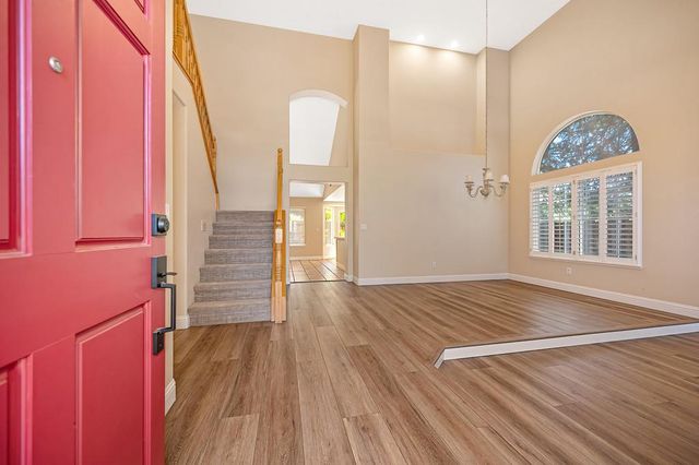 200 Luna Cir, Folsom, CA 95630