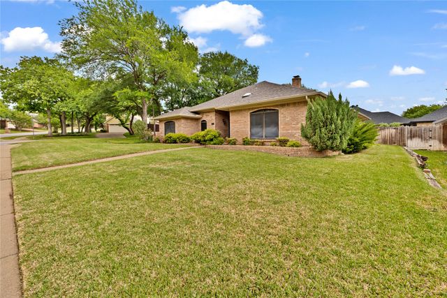 2528 Stonegate Drive N, Bedford, TX 76021