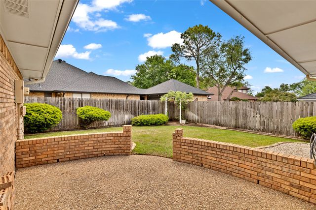 2528 Stonegate Drive N, Bedford, TX 76021