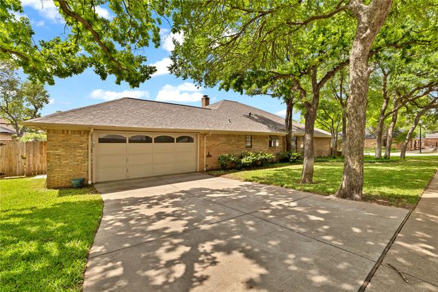 2528 Stonegate Drive N, Bedford, TX 76021