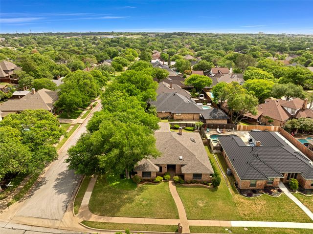 2528 Stonegate Drive N, Bedford, TX 76021