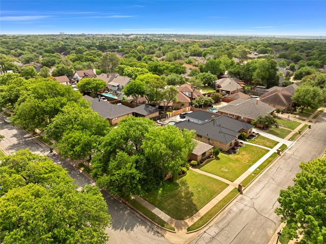 2528 Stonegate Drive N, Bedford, TX 76021