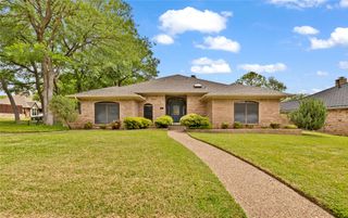 2528 Stonegate Drive N, Bedford, TX 76021