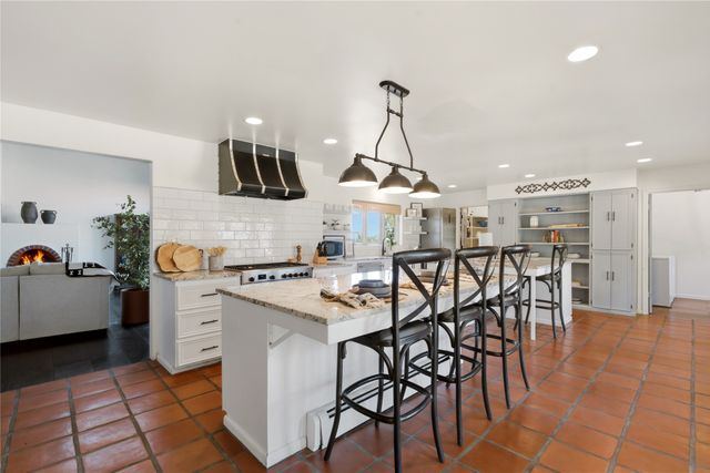 16 Toro, Santa Fe, NM 87508