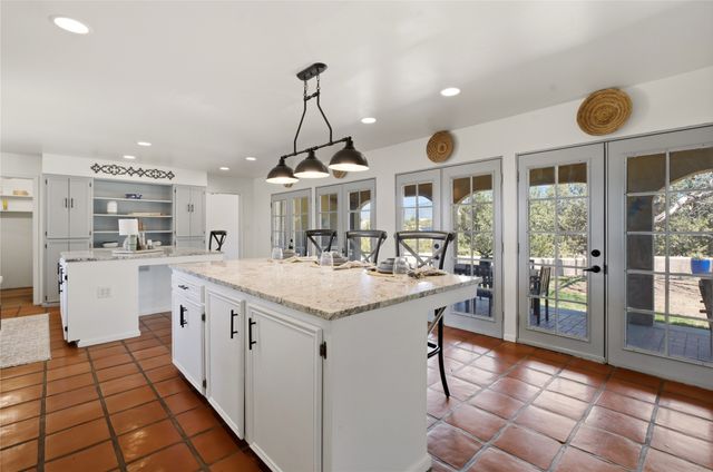 16 Toro, Santa Fe, NM 87508