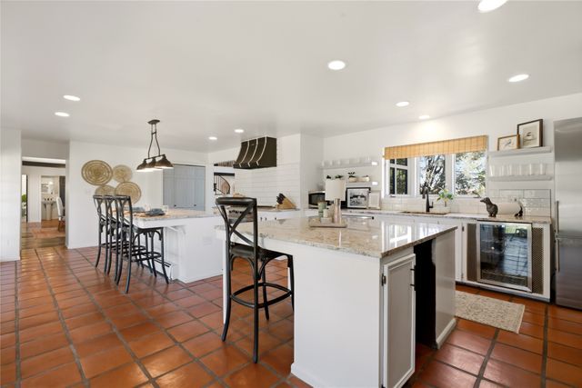 16 Toro, Santa Fe, NM 87508