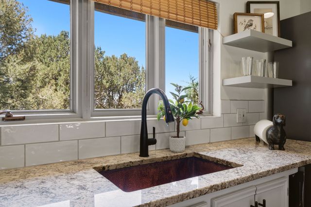 16 Toro, Santa Fe, NM 87508
