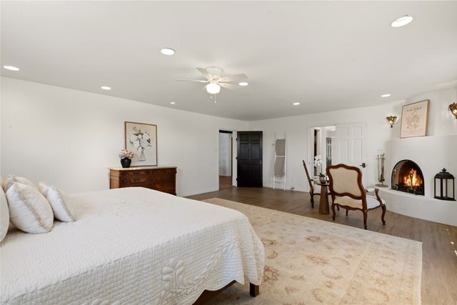 16 Toro, Santa Fe, NM 87508